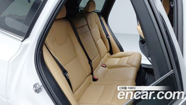 Volvo XC60 2019 — Photo 7/20