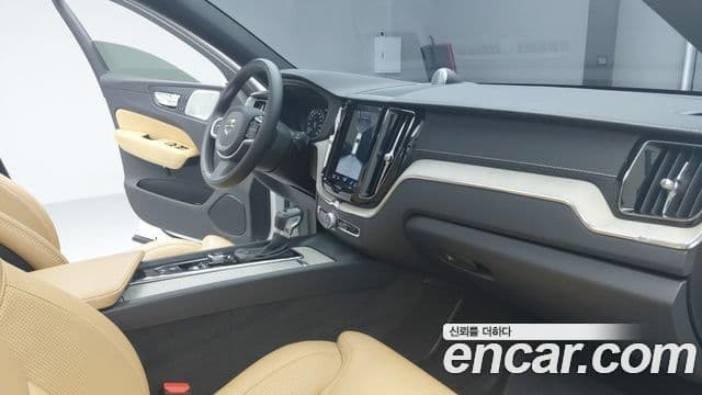 Volvo XC60 2019 — Photo 17/20