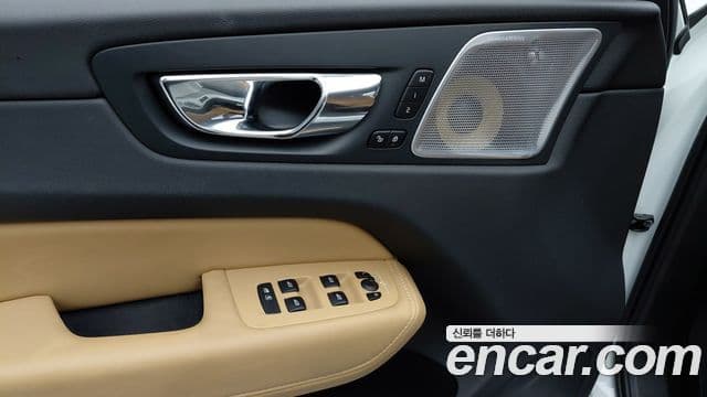 Volvo XC60 2019 — Photo 13/20