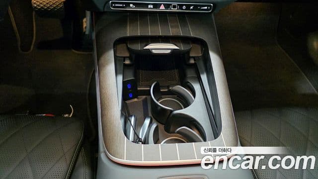 Mercedes-Benz E-Class 2025 — ფოტო 8/20