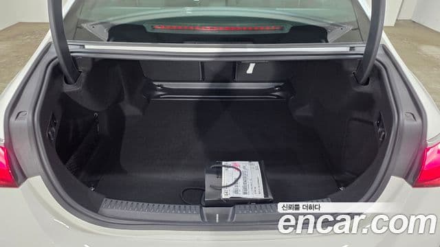 Mercedes-Benz E-Class 2025 — ფოტო 11/20
