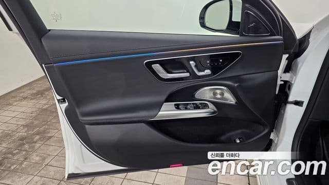 Mercedes-Benz E-Class 2025 — ფოტო 15/20