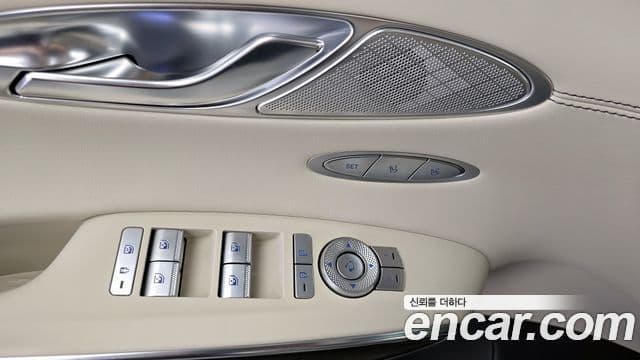 Genesis GV70 2024 — Photo 24/35