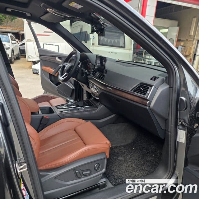 Audi Q5 2023 — Şəkil 12/20