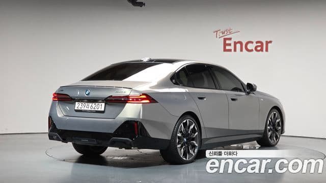 BMW 5 Series 2025 — Şəkil 2/20