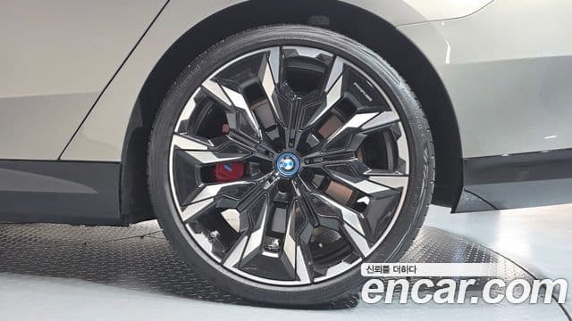 BMW 5 Series 2025 — Photo 7/35