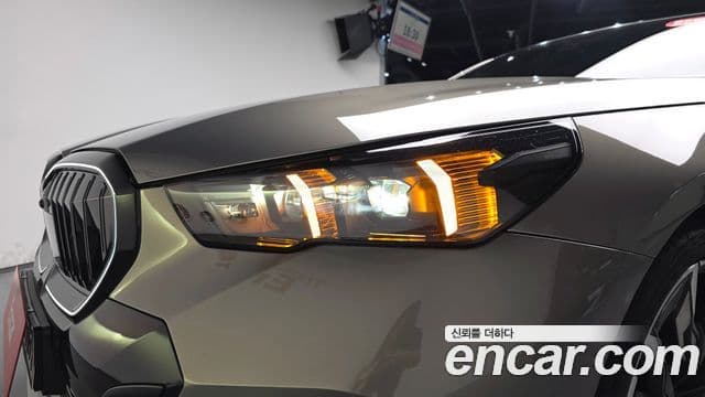BMW 5 Series 2025 — Photo 33/35