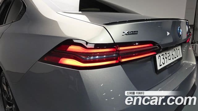 BMW 5 Series 2025 — Photo 28/35