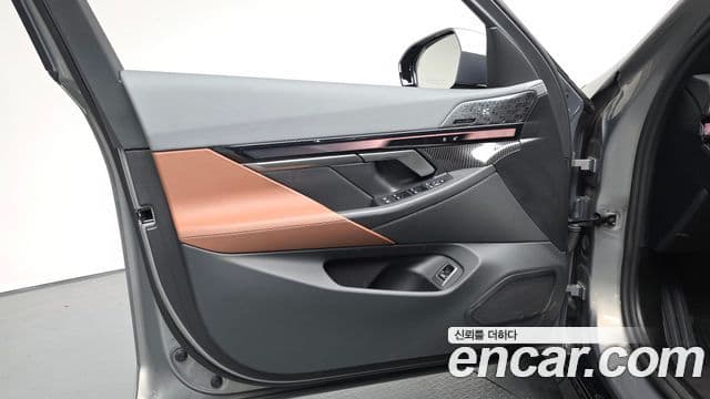 BMW 5 Series 2025 — Photo 8/35