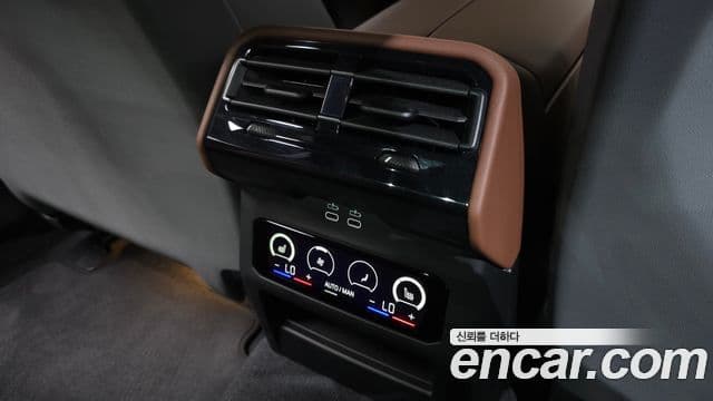 BMW 5 Series 2025 — Photo 1/35