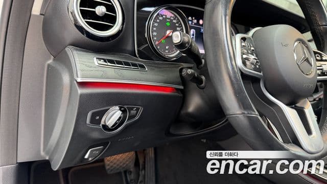 Mercedes-Benz E-Class 2019 — фото 18 из 20