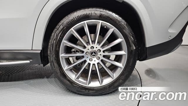 Mercedes-Benz GLE-Class 2025 — Photo 9/33