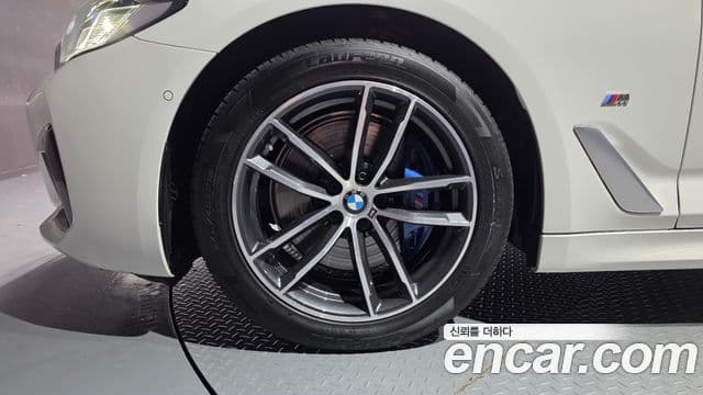 BMW 5 Series 2022 — ფოტო 5/20