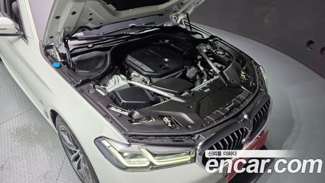 BMW 5 Series 2022 — ფოტო 6/20
