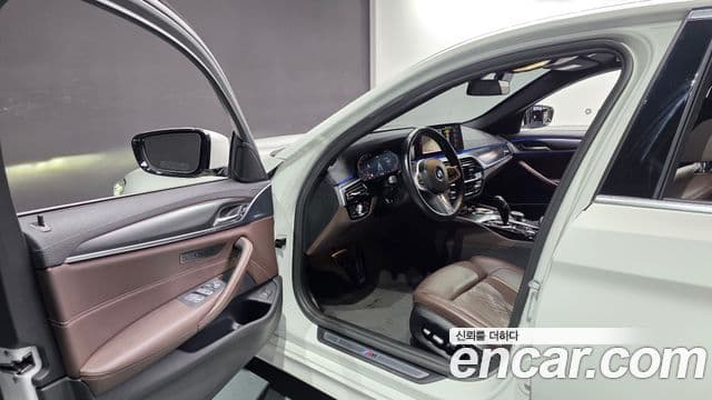 BMW 5 Series 2022 — ფოტო 10/20