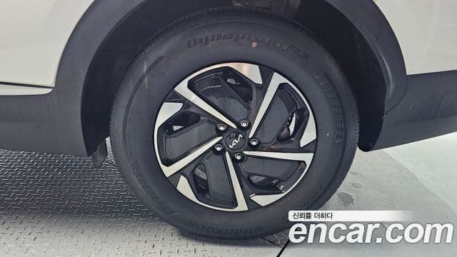 Kia Sportage 2023 — ფოტო 5/20