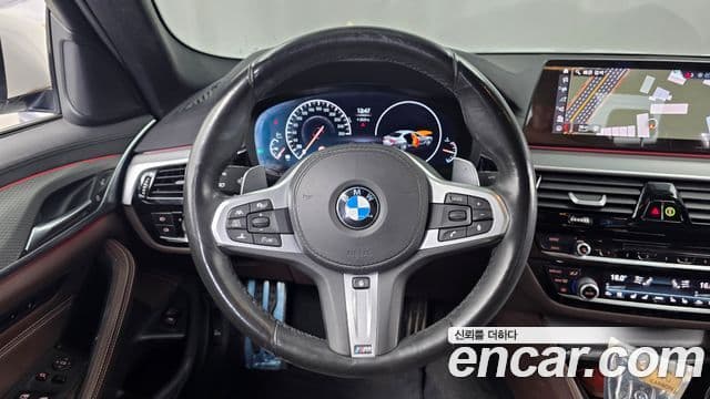 BMW 5 Series 2019 — фото 13 из 20