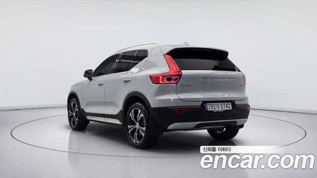 Volvo XC40 2022 — Şəkil 3/20