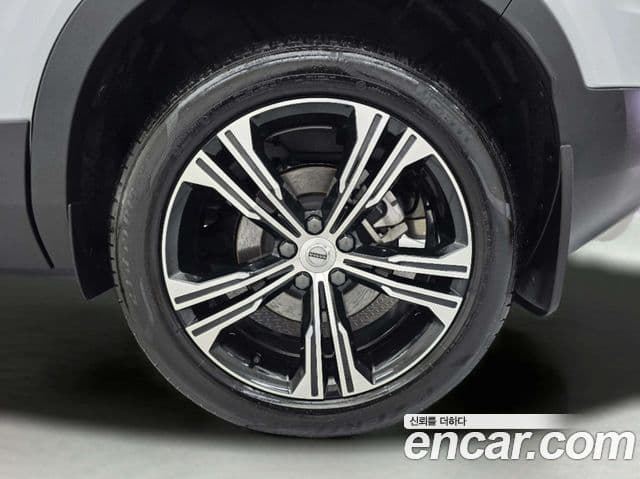 Volvo XC40 2022 — Şəkil 5/20
