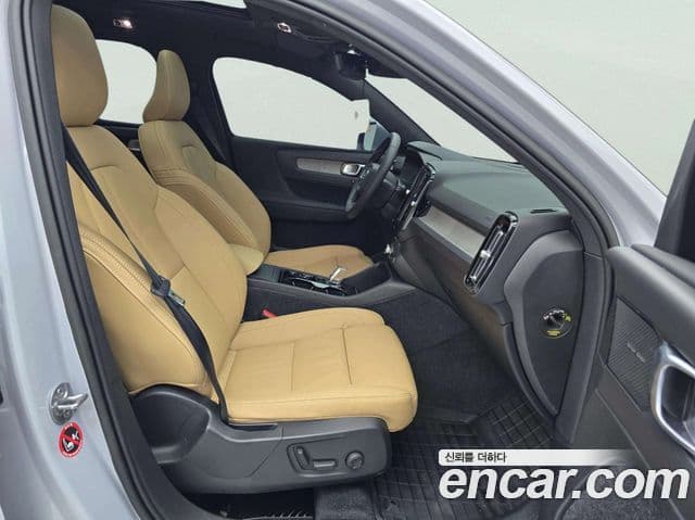 Volvo XC40 2022 — Şəkil 13/20
