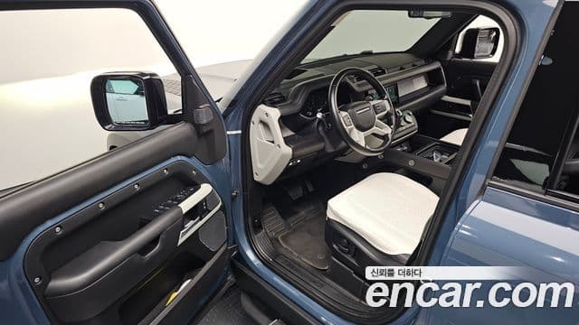 Land Rover Defender 2021 — фото 10 из 20