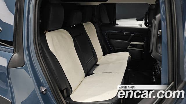 Land Rover Defender 2021 — Photo 14/33