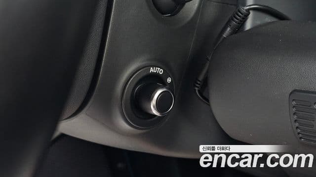 Land Rover Defender 2021 — Photo 16/33