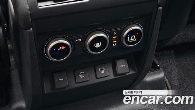 Land Rover Defender 2021 — Photo 5/33