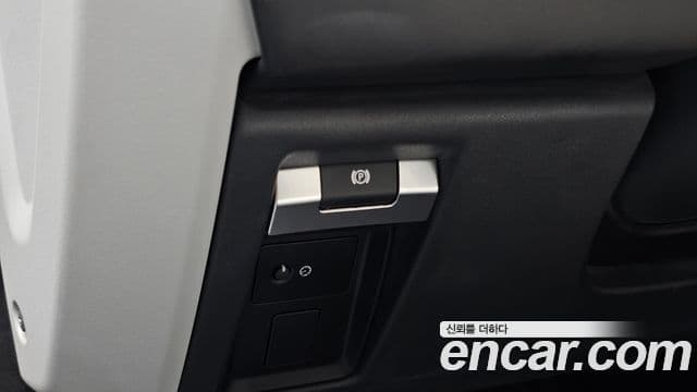 Land Rover Defender 2021 — Photo 12/33
