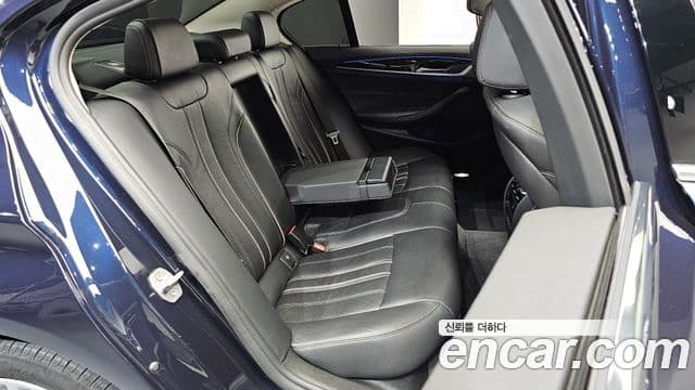 BMW 5 Series 2018 — фото 11 из 20