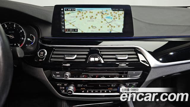 BMW 5 Series 2018 — фото 13 из 20