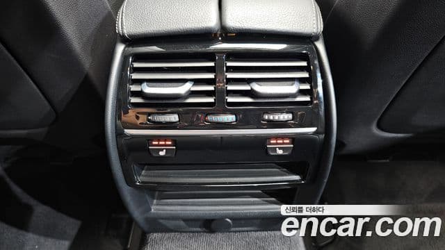 BMW 5 Series 2018 — фото 18 из 20