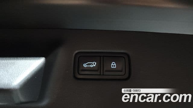 Hyundai Santa Fe 2023 — ფოტო 18/20