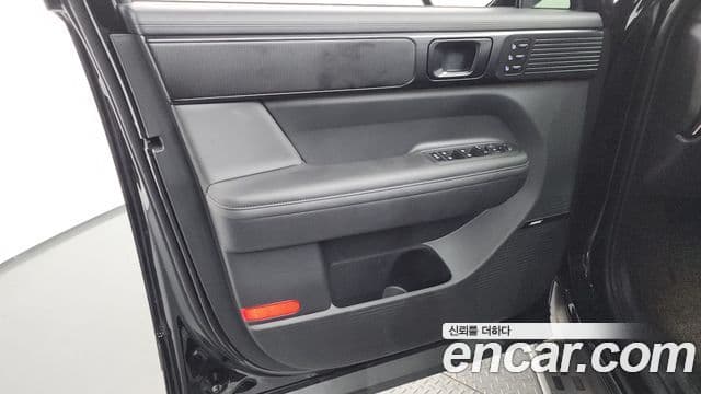 Hyundai Santa Fe 2023 — Photo 33/37