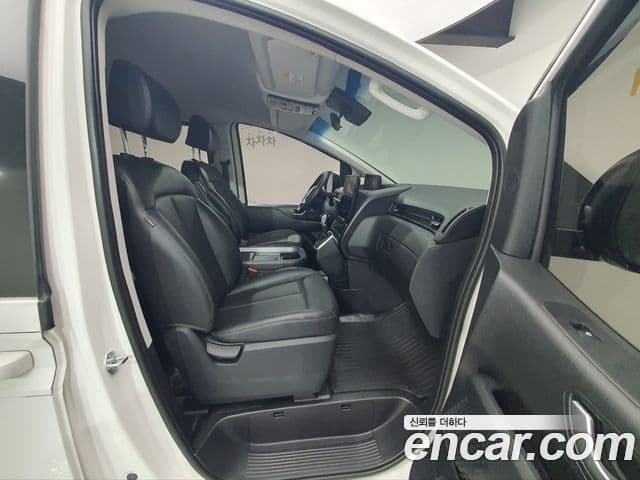 Hyundai Staria 2024 — фото 10 из 20