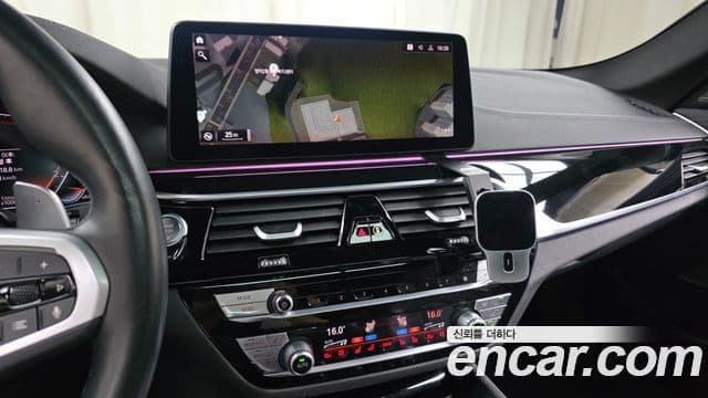 BMW 5 Series 2022 — Şəkil 13/20