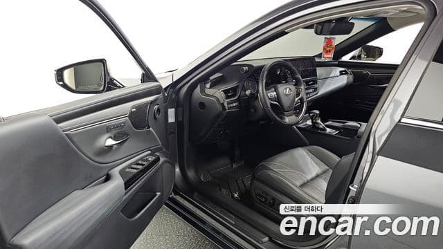 Lexus ES300h 2021 — Şəkil 8/20