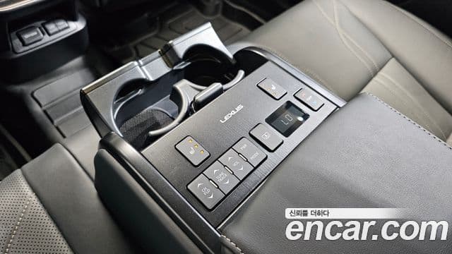 Lexus ES300h 2021 — Şəkil 18/20