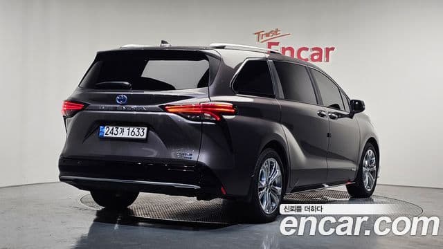 Toyota Sienna 2022 — ფოტო 2/20