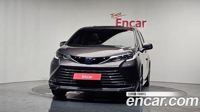 Toyota Sienna 2022 — ფოტო 3/20