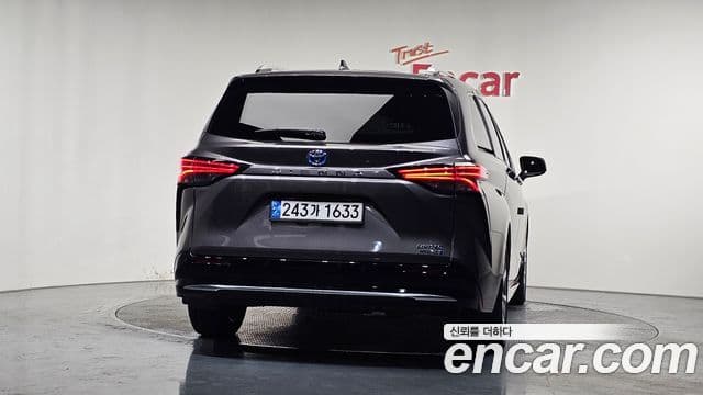 Toyota Sienna 2022 — ფოტო 4/20