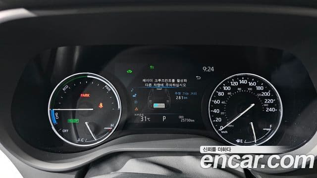 Toyota Sienna 2022 — ფოტო 8/20