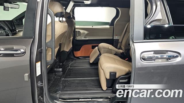 Toyota Sienna 2022 — ფოტო 11/20