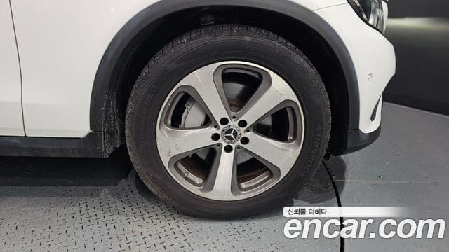 Mercedes-Benz GLC-Class 2019 — Photo 21/30