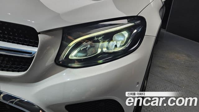 Mercedes-Benz GLC-Class 2019 — Photo 28/30