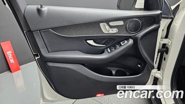 Mercedes-Benz GLC-Class 2019 — Photo 3/30