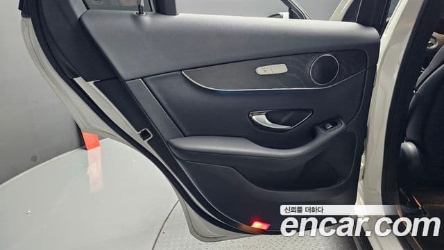 Mercedes-Benz GLC-Class 2019 — Photo 11/30