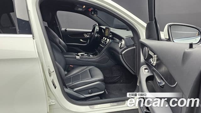 Mercedes-Benz GLC-Class 2019 — Photo 8/30