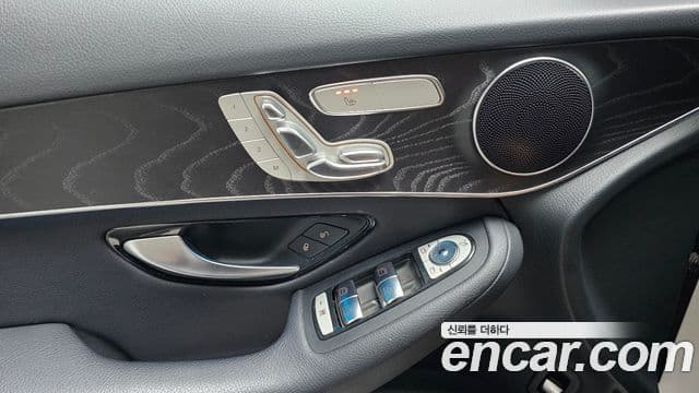Mercedes-Benz GLC-Class 2019 — Photo 14/30