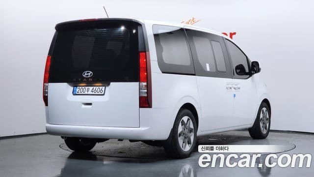 Hyundai Staria 2024 — Фото 2/20